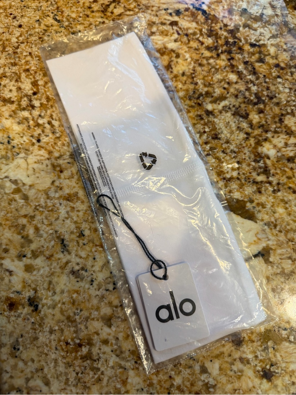 NWT ALO Yoga performance conquer headband - white - Picture 3 of 4